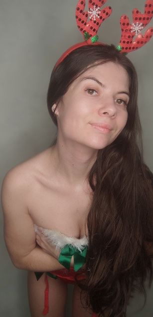 Model - AlisiaNovo dildo