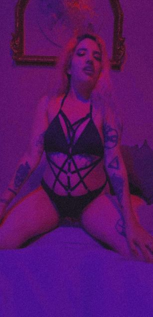 Model - Your Moonshine sexy