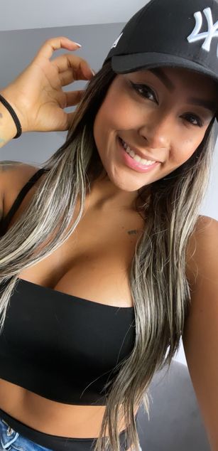 Model - EllaRose blowjob