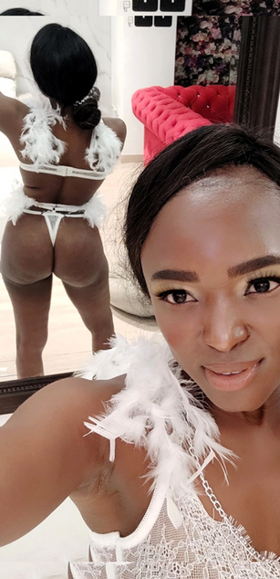 Model - Melanie Williams deepthroat