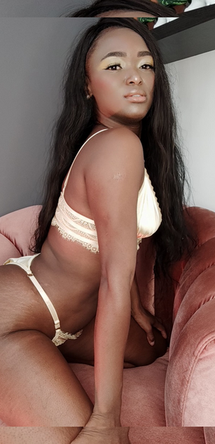 Model - Melanie Williams deepthroat