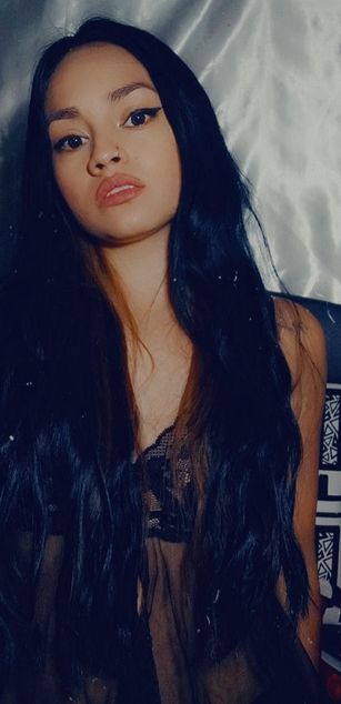 Model - Kora_collin dildo