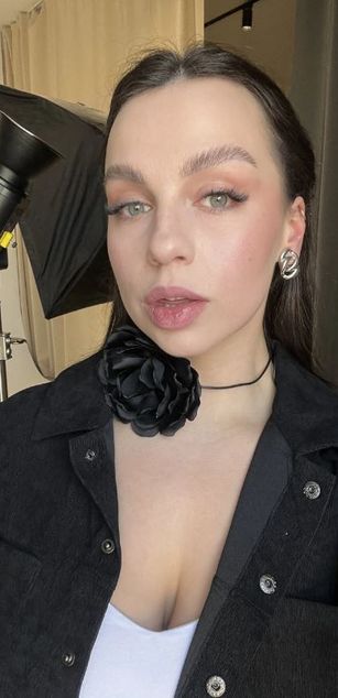 Model - Luna Night blowjob