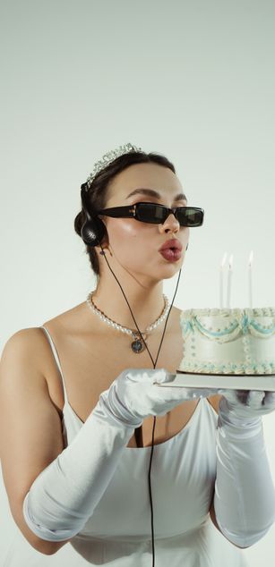 Model - Luna Night blowjob