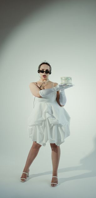 Model - Luna Night blowjob