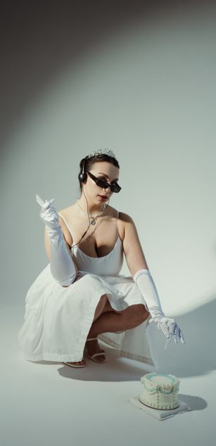 Model - Luna Night blowjob