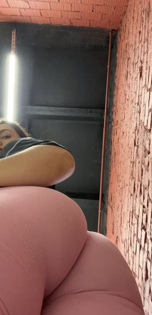 Model - Luna Night blowjob