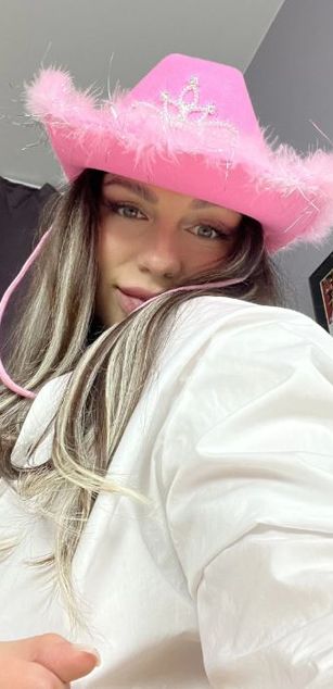 Model - Luna Night blowjob