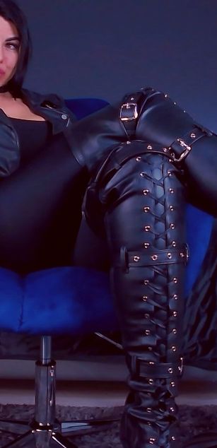 Model - Mistress Devina Daemon kinky