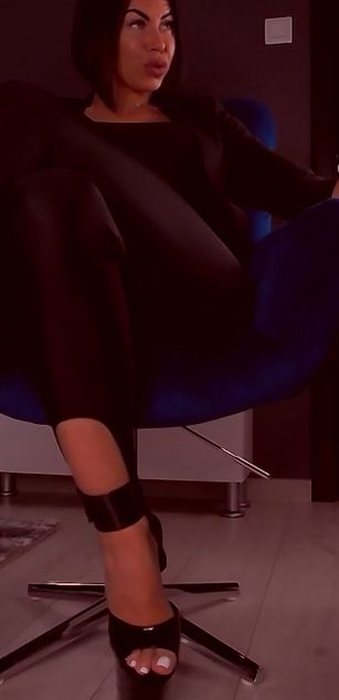 Model - Mistress Devina Daemon kinky