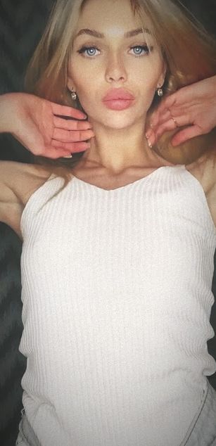 Model - Dreamy Alice deepthroat