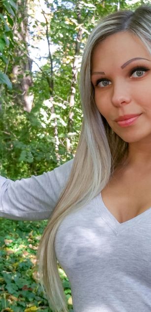 Model - Goddess Barbie Femdom Hottie bigtits