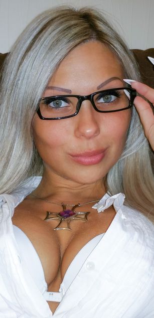 Model - Goddess Barbie Femdom Hottie bigtits