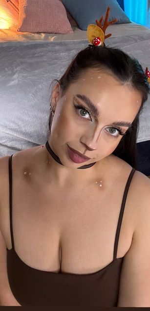 Model - Luna Night blowjob