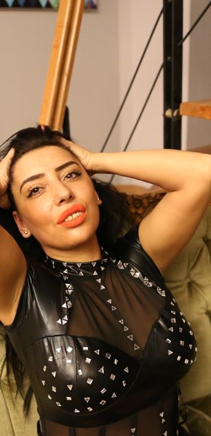 Model - BellatrixDomina domination