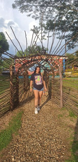 Model - TRIANA INNEY hairy