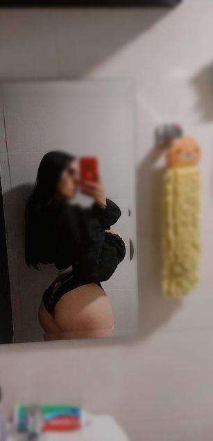 Model - Megan Brown petite