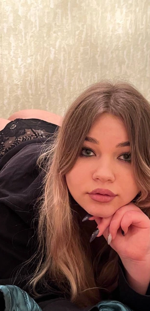 Model - Ninakiss ass