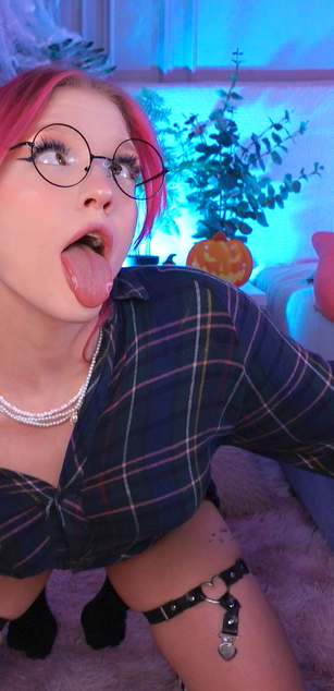 Model - Sonya blowjob