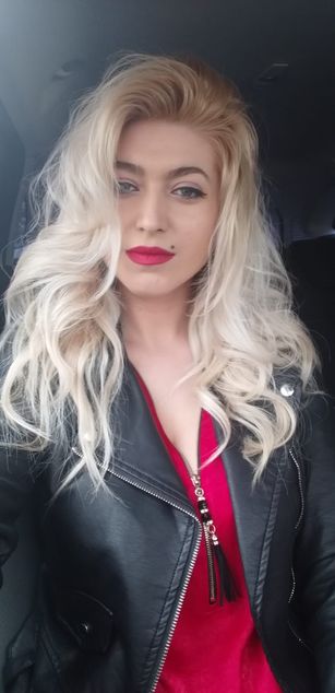 Model - ElizabethRaegan dildo