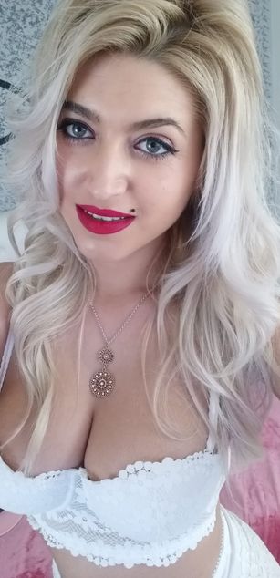 Model - ElizabethRaegan dildo