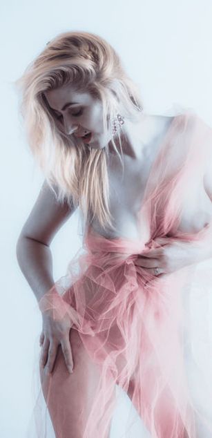 Model - ElizabethRaegan dildo