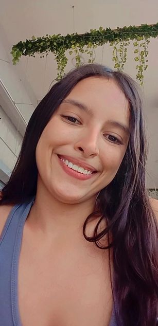 Model - SKARLETH ORTIZ dildo