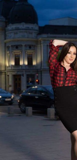 Model - SianaSky deepthroat