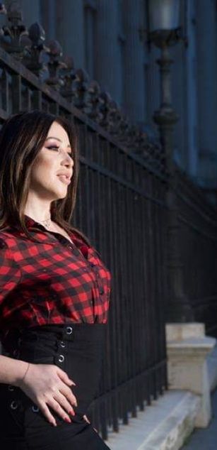 Model - SianaSky deepthroat