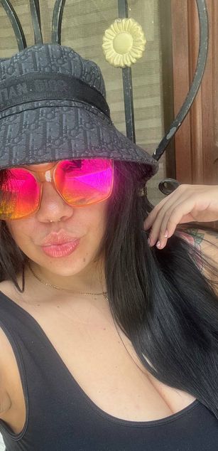 Model - dreabusty hairypussy