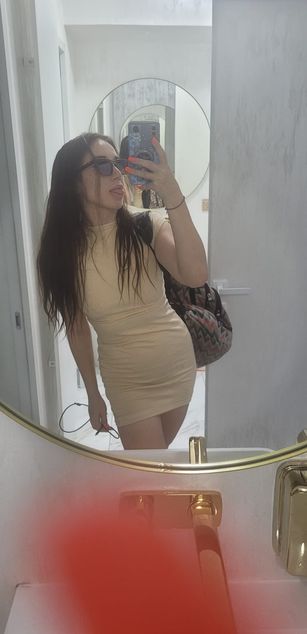 Model - SianaSky deepthroat