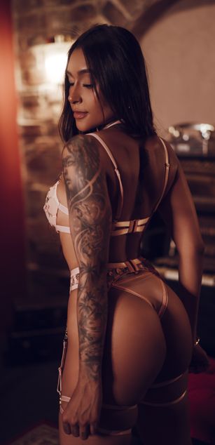 Model - EllaRose blowjob