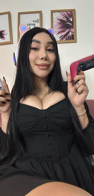 Model - Cloe whitex bigtits