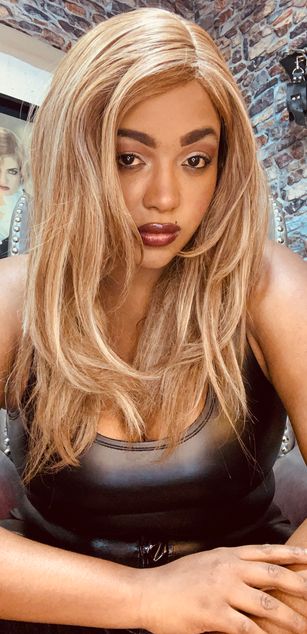 Model - ValeskaJackson heels