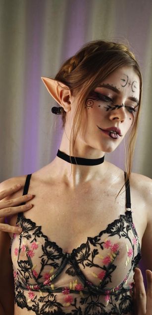 Model - Megan Elfie toys