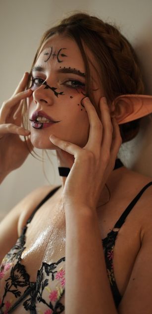 Model - Megan Elfie toys