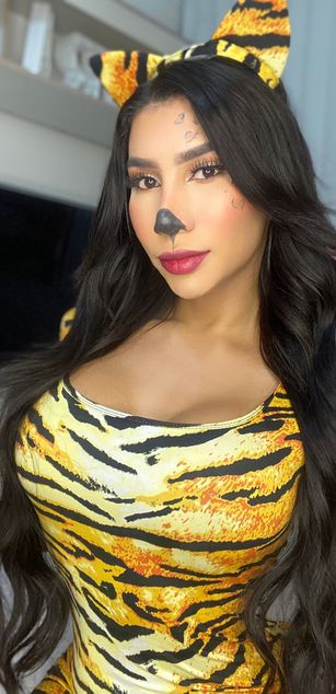 Model - Laura Candice dildo