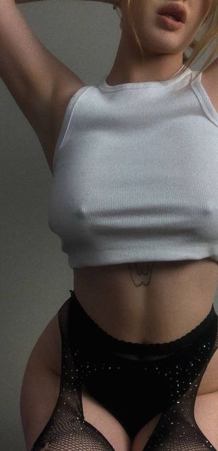 Model - Emma__Leee bigtits