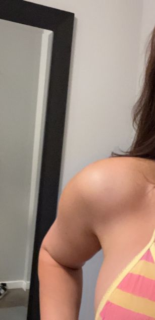 Model - Akeyli Taylor ass