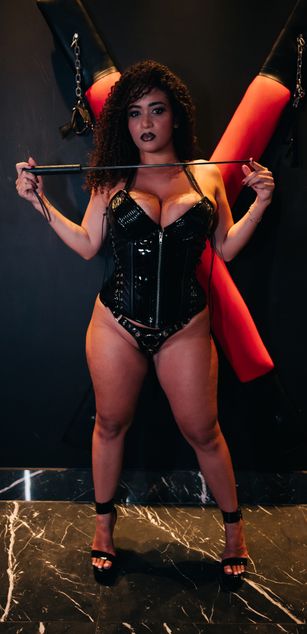 Model - Queen Mellzn bigboobs