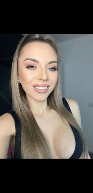 Model - Selena Falls deepthroat