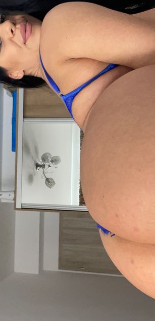 Model - AlyssaDawn deepthroat