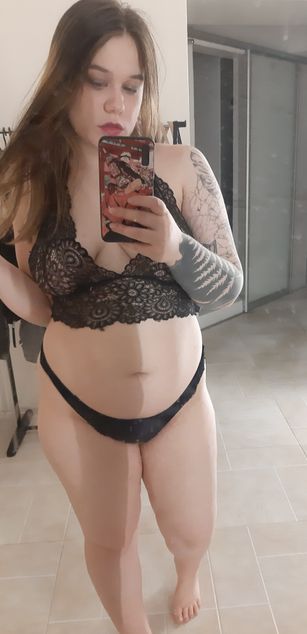 Model - Nessa Greyrat deepthroat