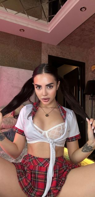 Model - Lil_princessG deepthroat