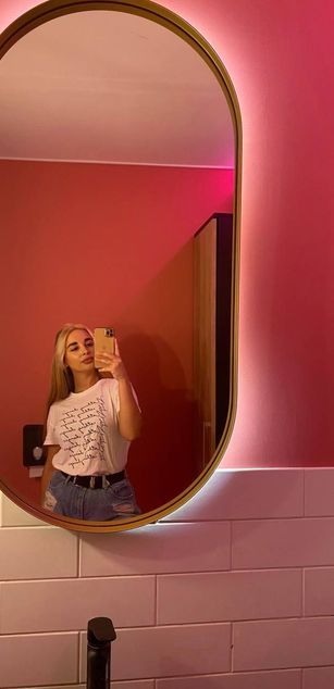 Model - Lewandowskaya legs