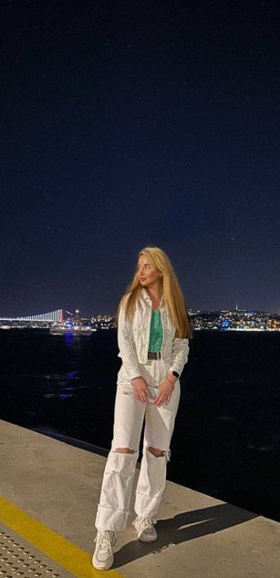 Model - Lewandowskaya legs