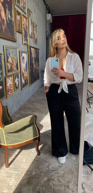 Model - Lewandowskaya legs