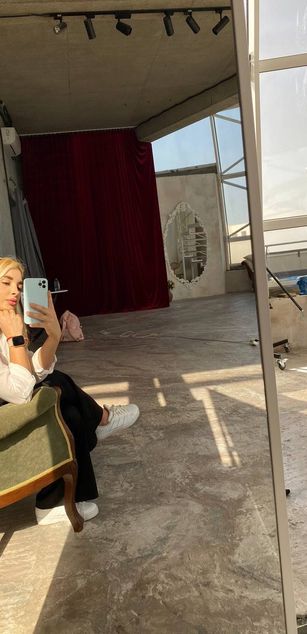 Model - Lewandowskaya legs