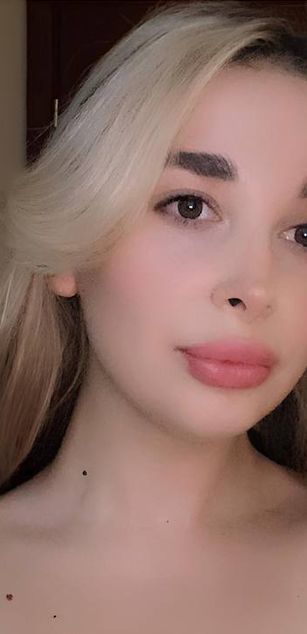 Model - Lewandowskaya legs