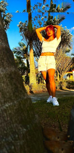 Model - Lia Wood feet